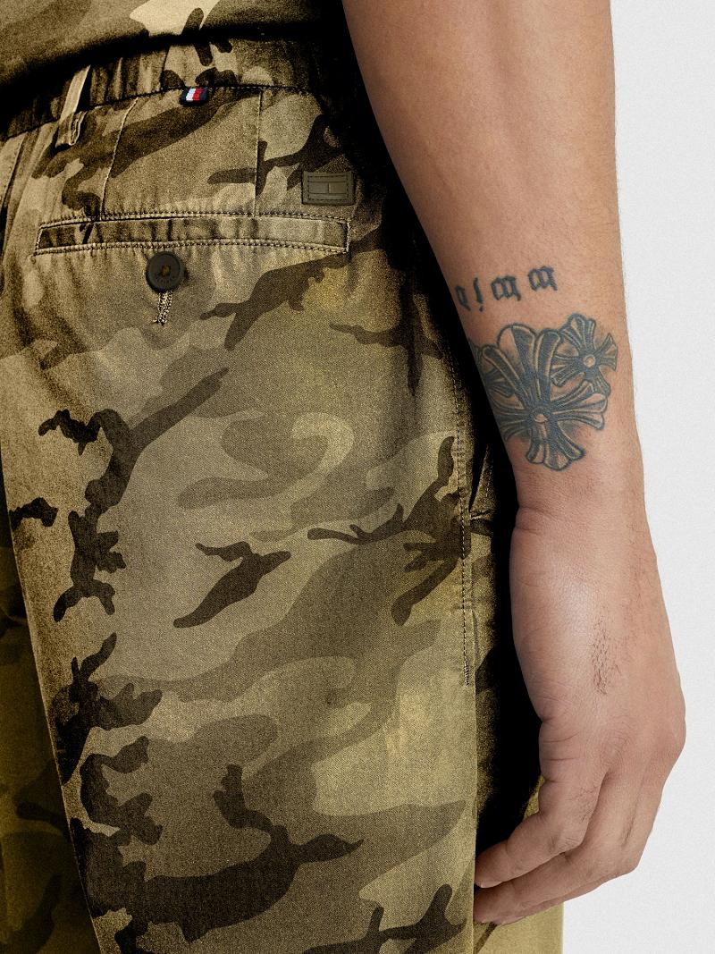 Camo / Green Men's Tommy Hilfiger Relaxed fit camo Shorts | AU_M31220