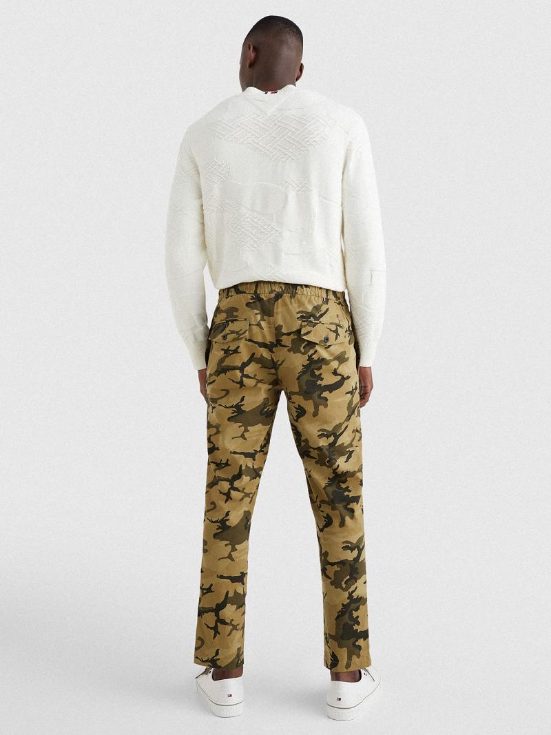 Green Men's Tommy Hilfiger Tapered fit camo Pants | AU_M31342